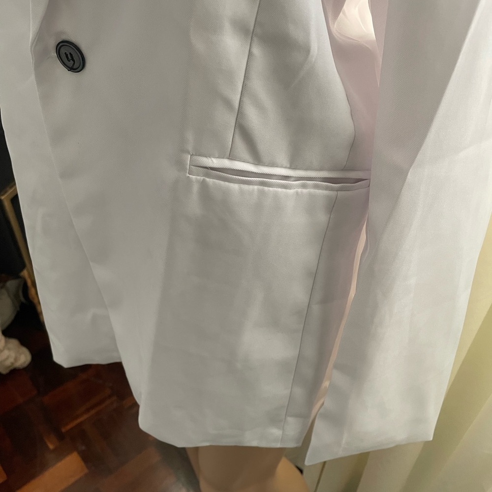 Elegant White Blazer - Picture 5 of 6